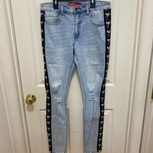 Peanuts Charlie Brown Distressed Denim Jeans 32X32 NWOT RN# 160334